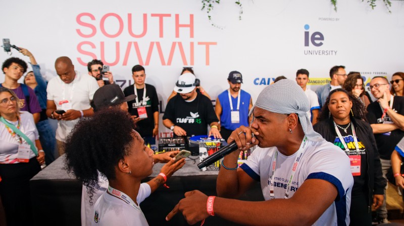 Batalha de rimas encerrou a participação do grupo dos Centros da Juventude no evento